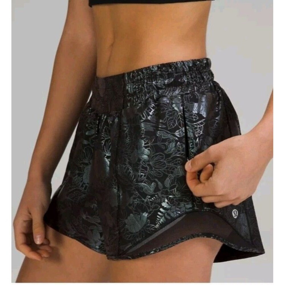 Lululemon Hotty Hot Shorts Low Rise 4" Logo Flourish Black Iridescent Black Sz 4